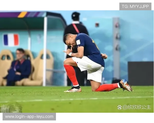 姆巴佩制造禁区混乱，法国再度占据进攻主导权